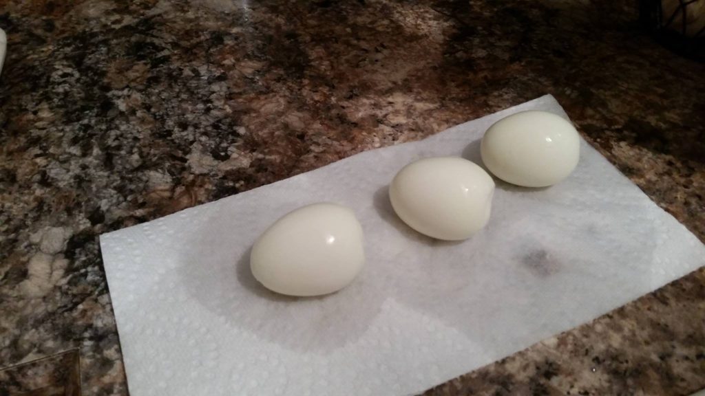 Dry the peeled eggs